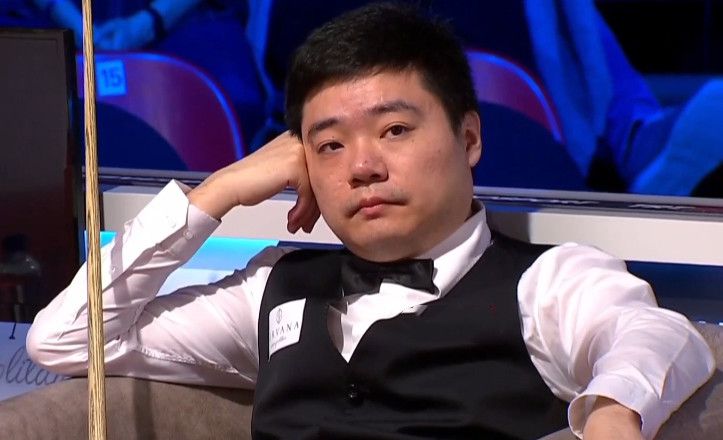美女扒开尿口让男生爽
